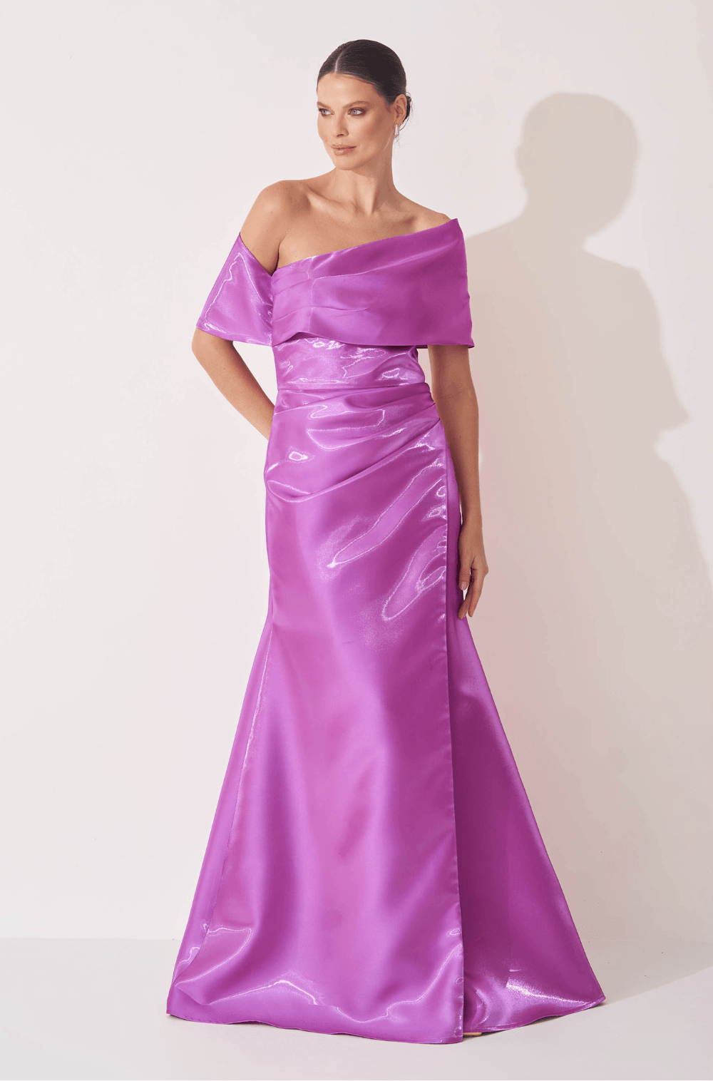 Vestido Fucsia glow ombro a ombro de alfaiataria